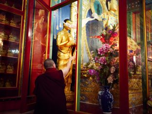 Thaye Dorje, His Holiness the 17th Gyalwa Karmapa, arrives for the Kagyu Monlam 2019. (Photo/Tokpa Korlo))