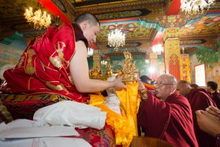 Special offerings for Karmapa’s long life