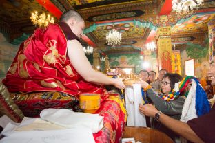 Auspicious offerings for the long life of Karmapa