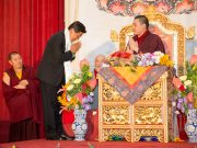 Thaye Dorje, His Holiness the 17th Gyalwa Karmapa, thanking the Governer of Hualien, Mr. Fu Kun-Chi. Photo / Thule Jug