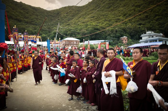 Monks waiting for Thaye Dorje, His Holiness the 17th Gyalwa Karmapa, at Shar Minub monastery